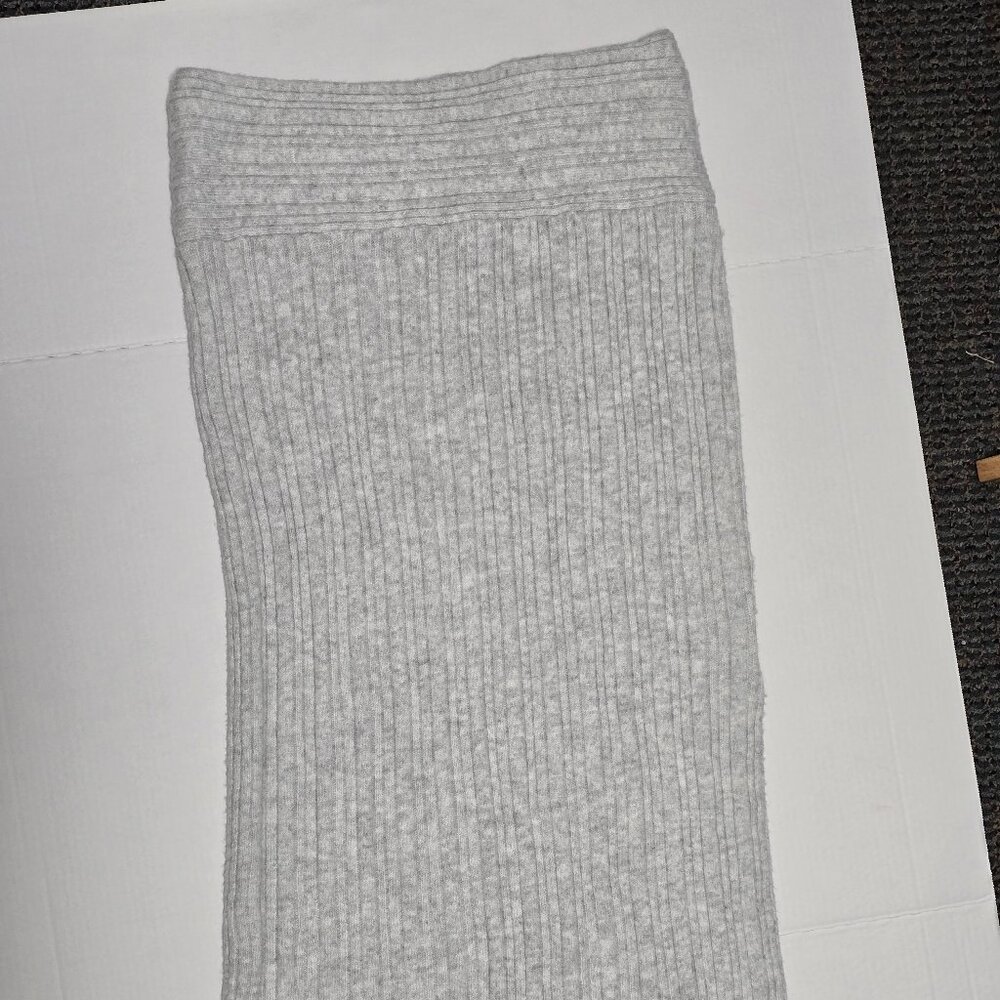 gray sweater skirt